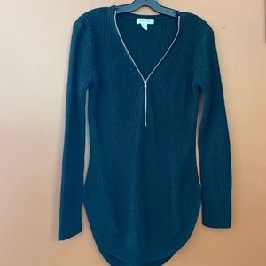 Majora ladies black sweater with zipper at the front.